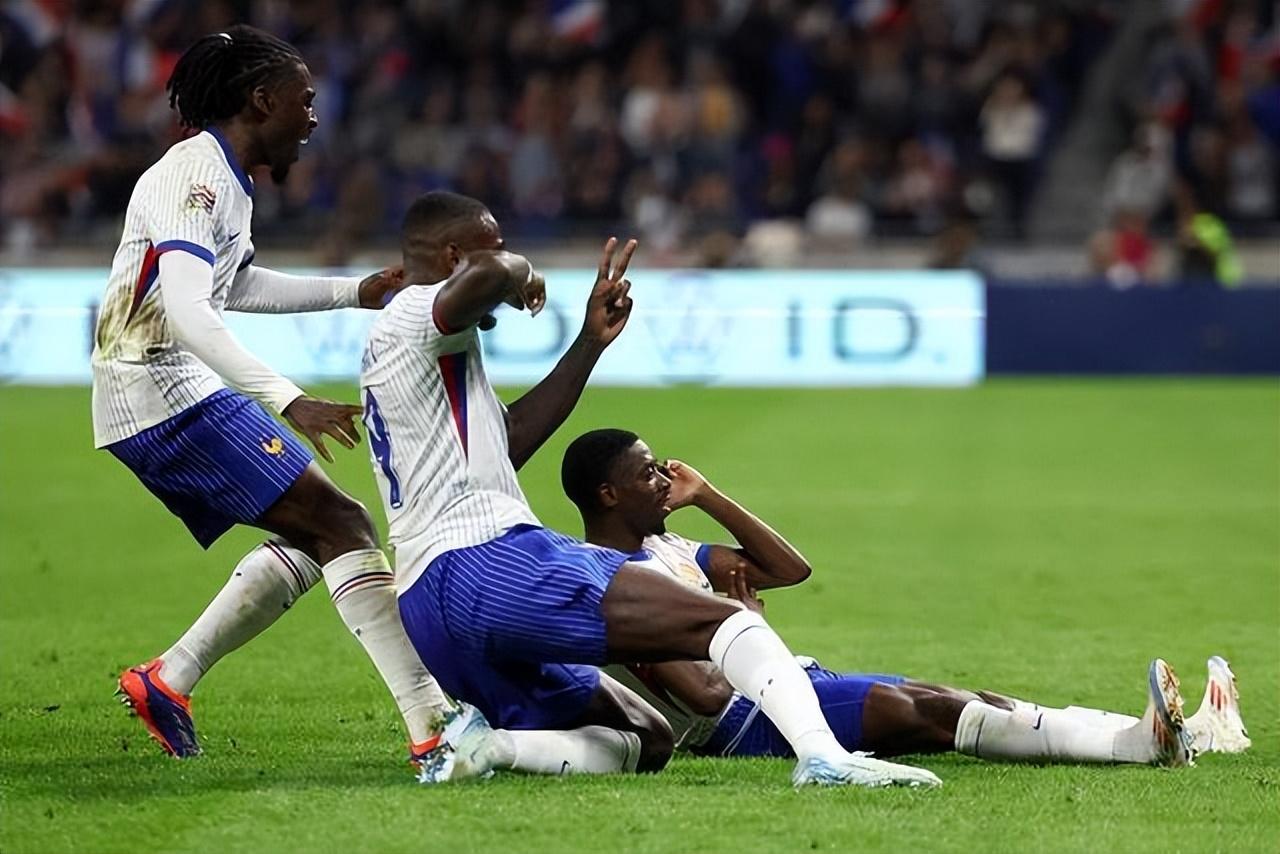 包含比利时队长受伤无缘下场比赛的词条