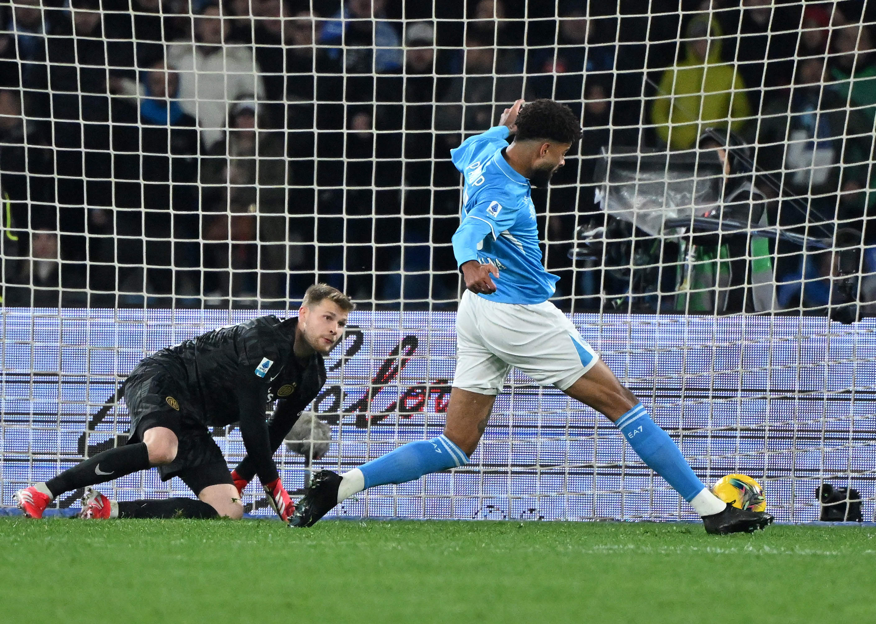 星空体育活动-AC米兰战平那不勒斯，保持不败