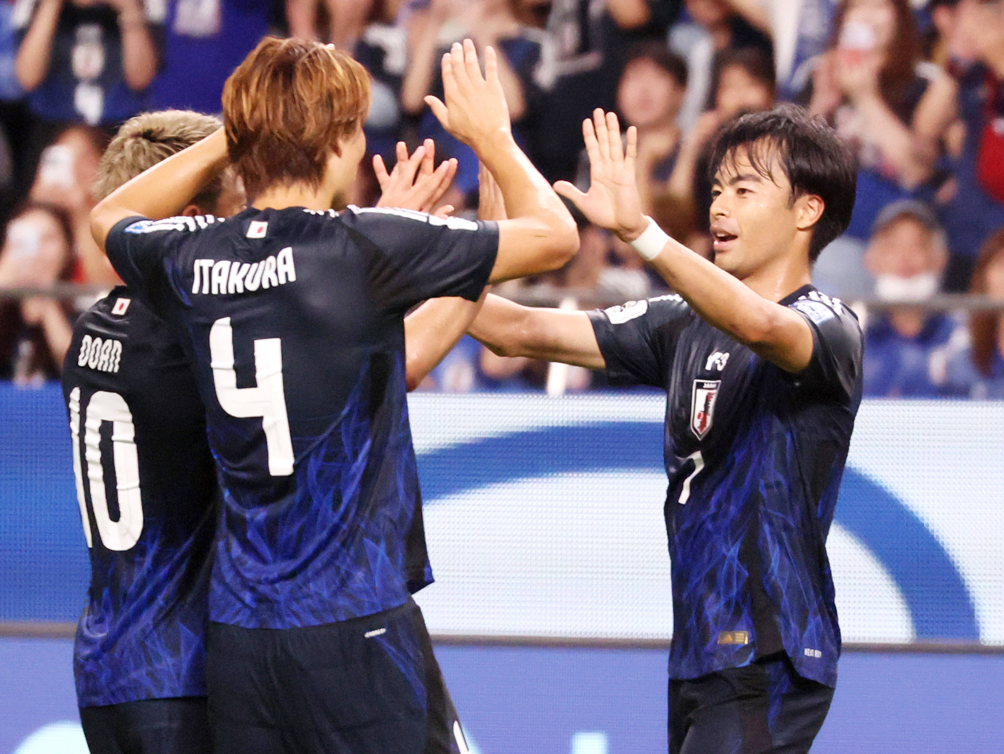 日本队在亚洲杯赛中晋级16强