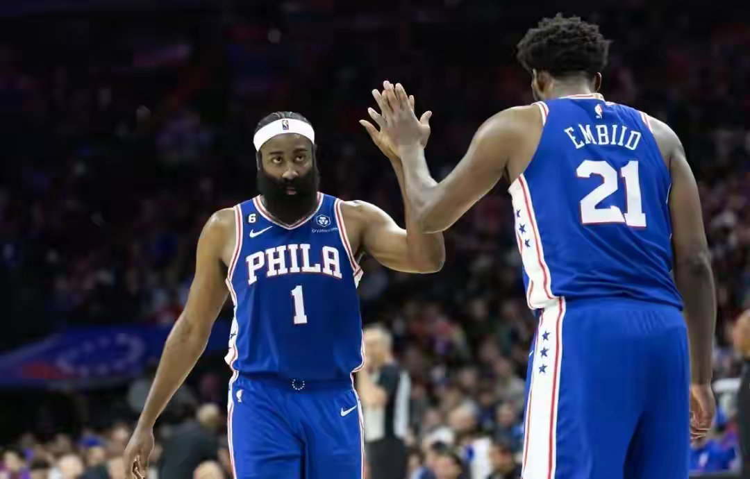 星空体育培训-雄鹿豪取五连胜，夺得西部榜首位置