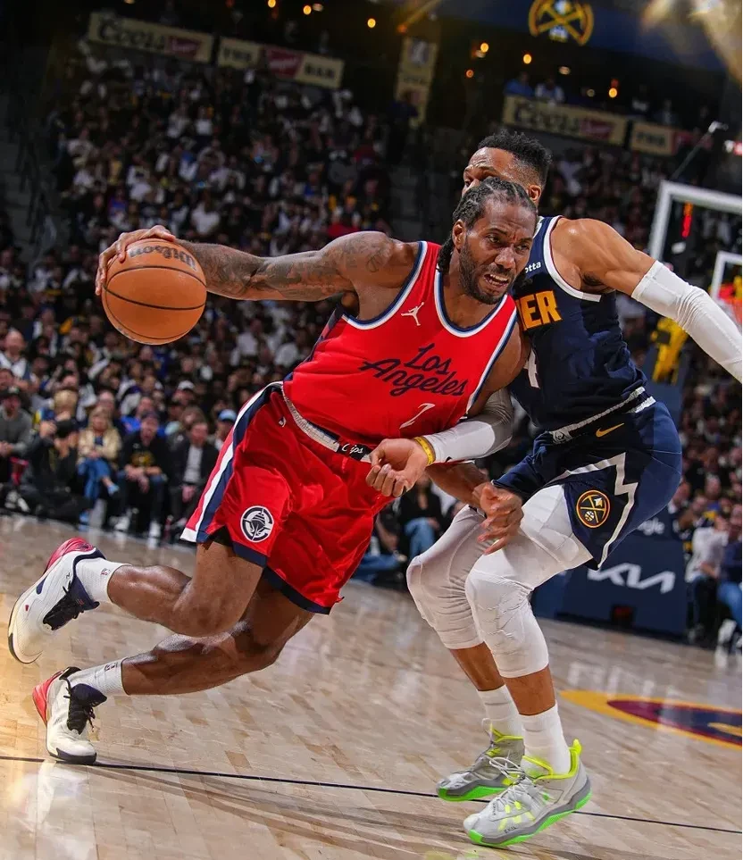 包含快船逆转湖人，莱昂纳德关键时刻发威的词条