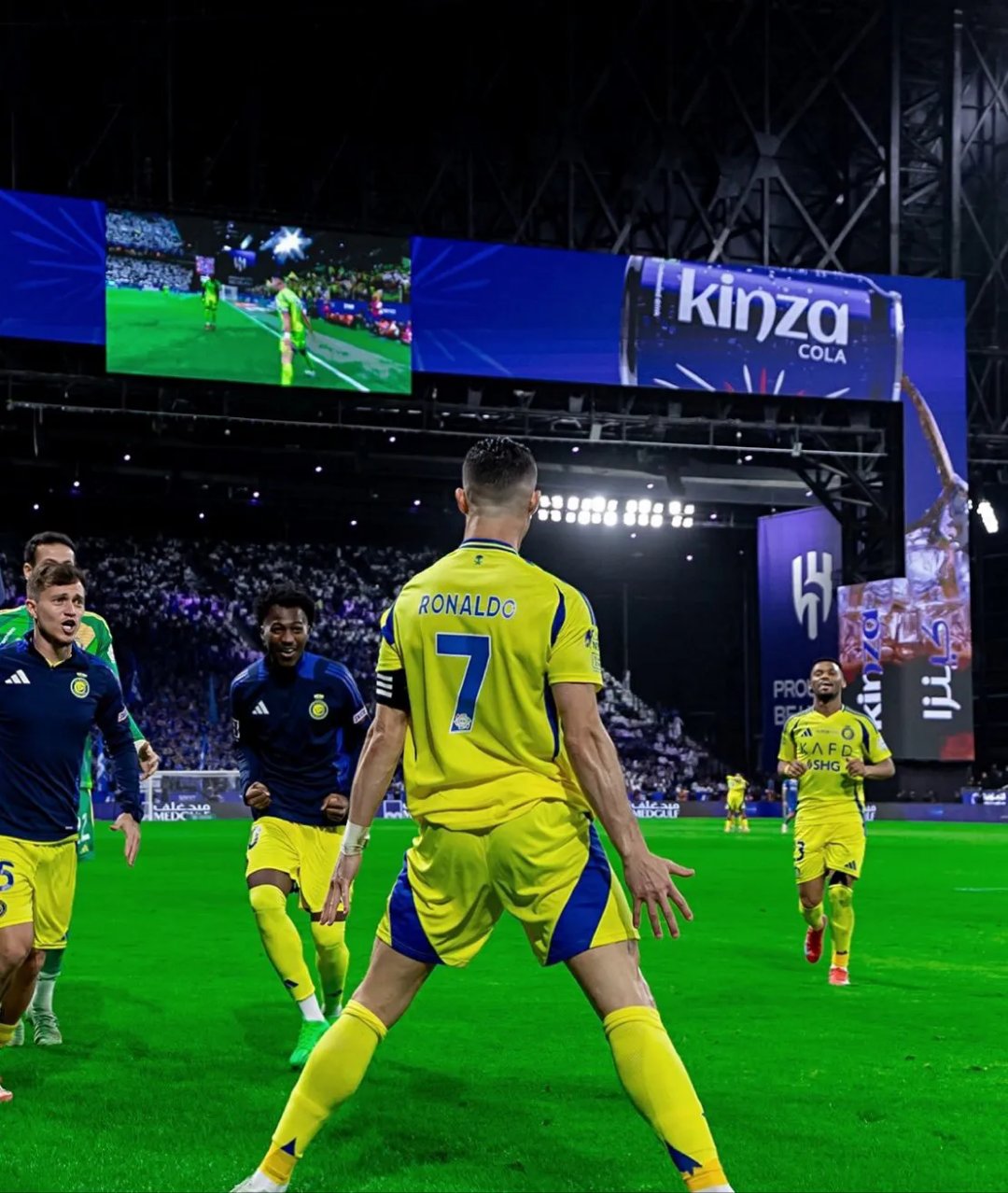 皇家马德里客场大胜，C罗助攻连场破门