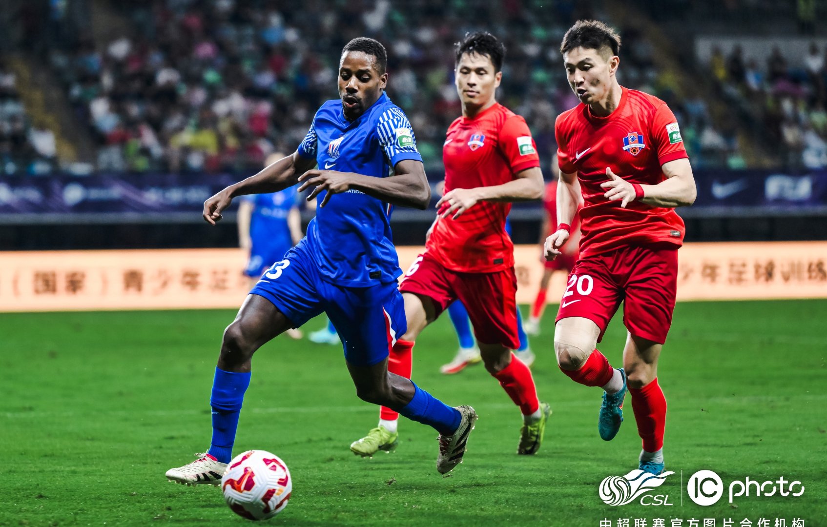 疫情加剧足球赛事举办方的经济困难