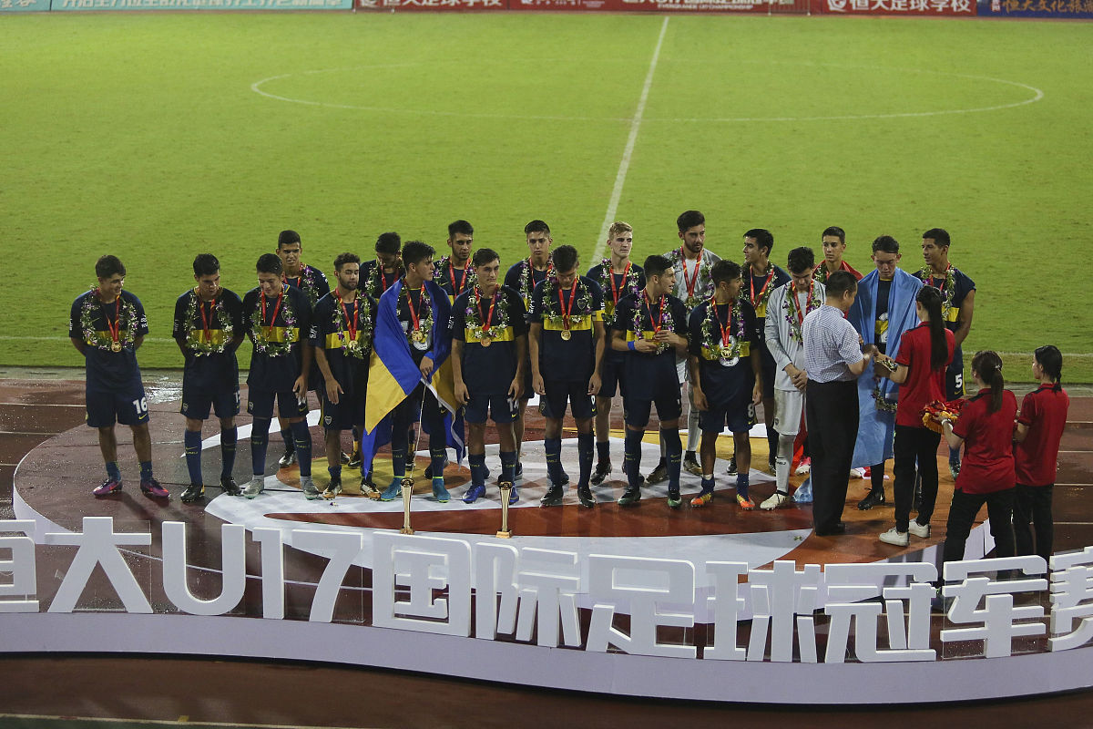 激烈角逐！球员们在比赛中展现团队精神的简单介绍