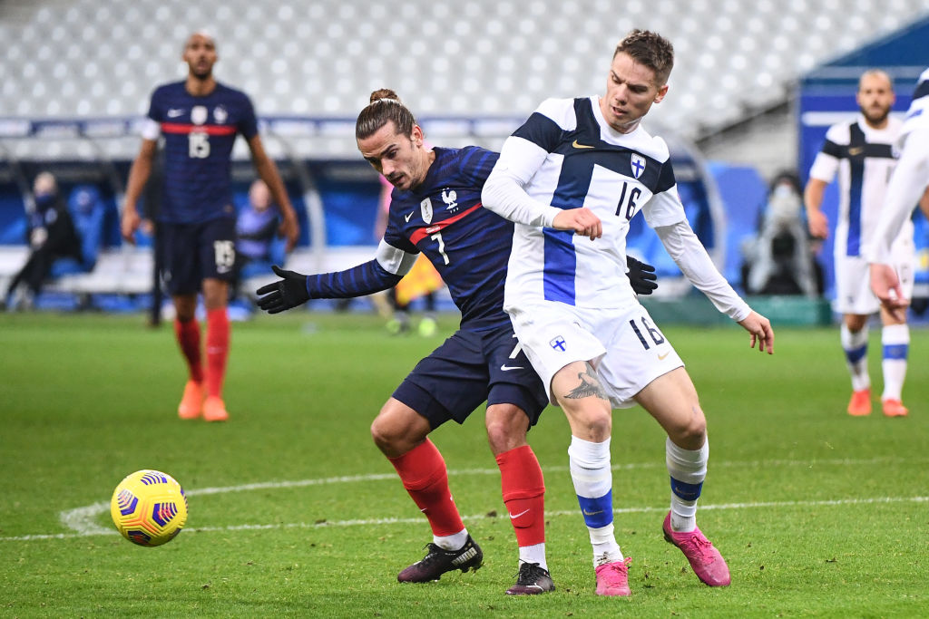 法国队成功击败芬兰，豪取三分