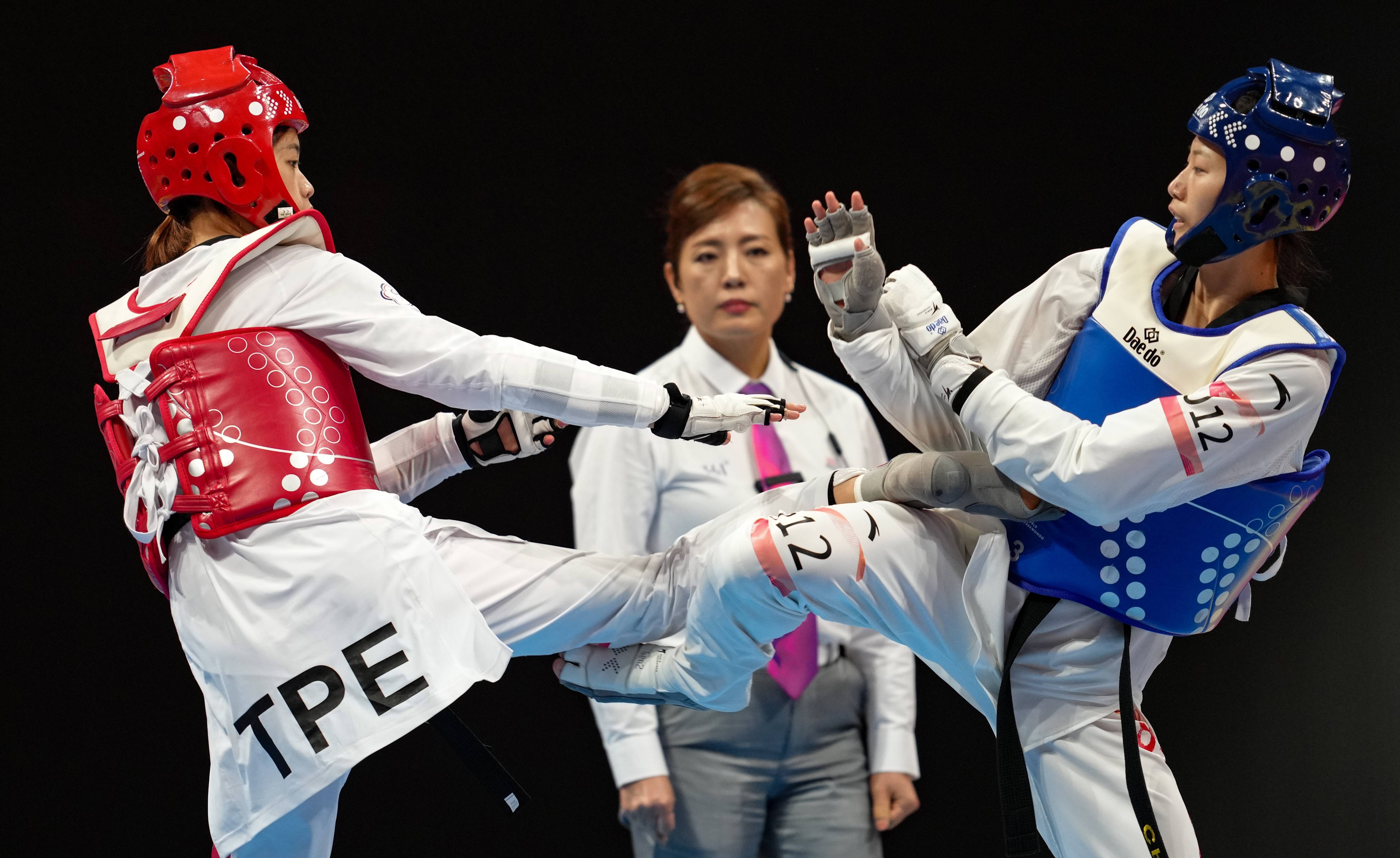 女子跆拳道比赛中黑马夺冠,逆袭惊艳! 女子跆拳道比赛中黑马夺冠,逆袭惊艳!