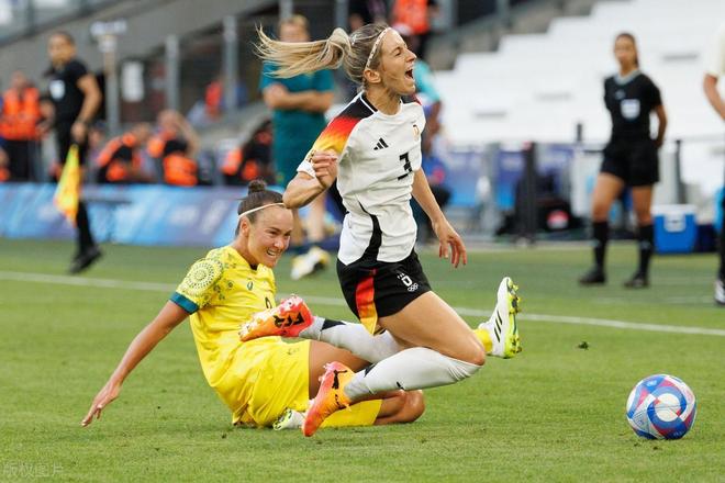 星空体育培训-加拿大女足球队奋勇争先，实力不俗