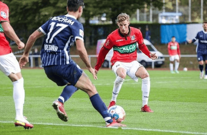 梅斯门将因伤再次缺席比赛的简单介绍