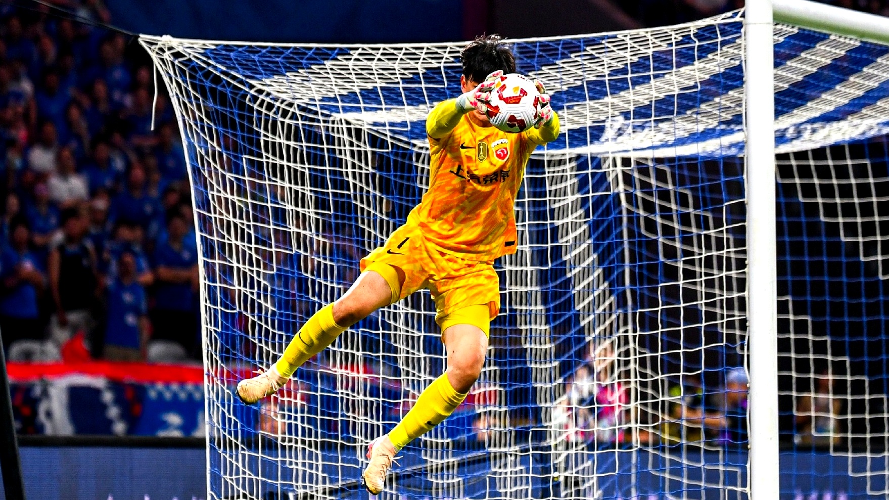 星空体育新闻-包含意外进球惊艳全场，球迷沸腾狂欢的词条