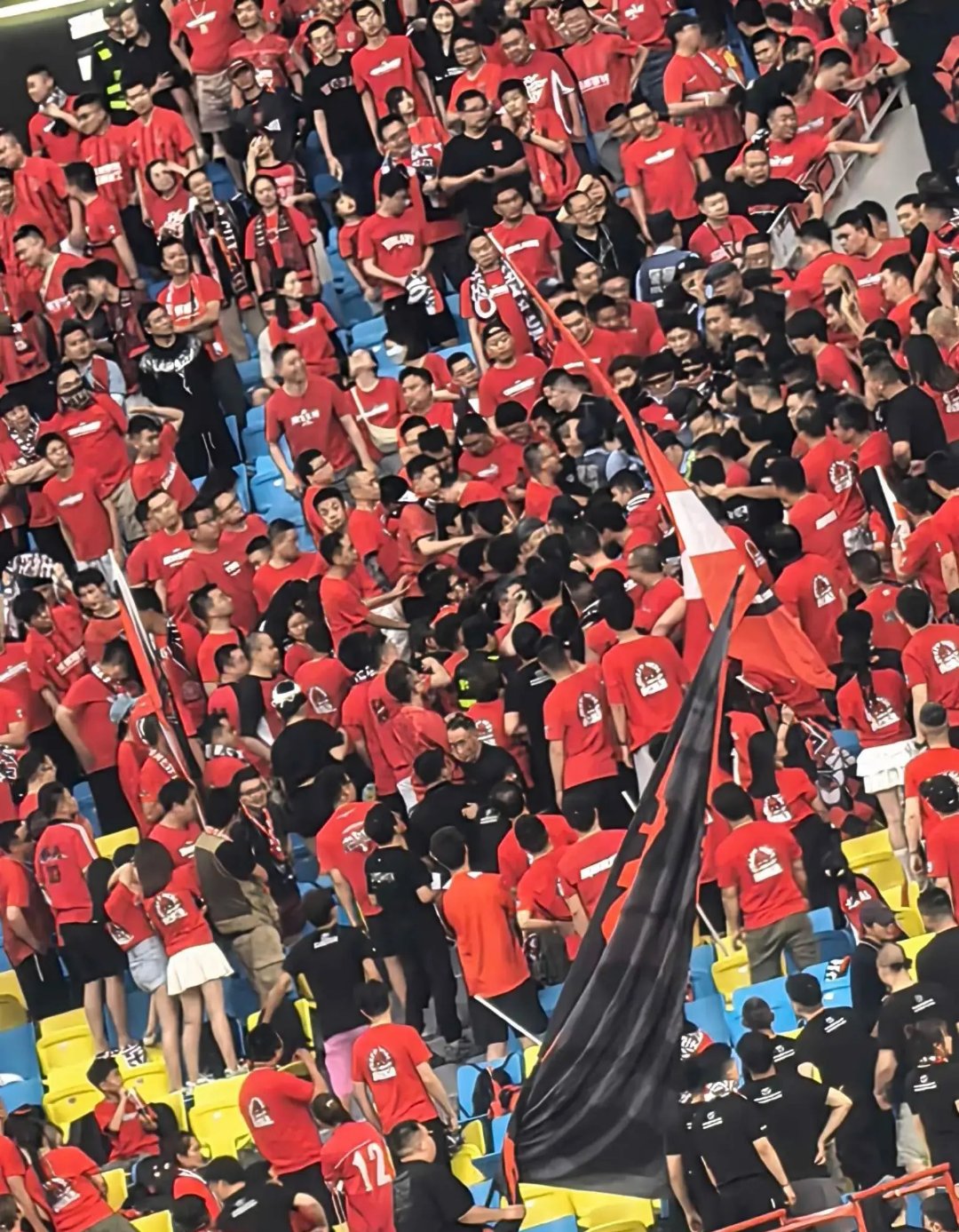 星空体育app下载-足球赛场风云再起，球员表现势如破竹！